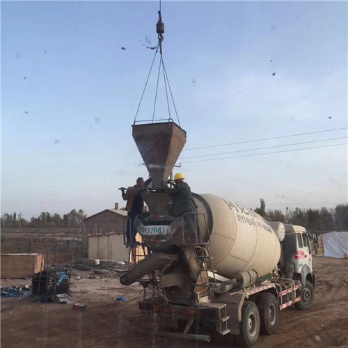 清新区“精准瞄准”—— 吊车的 “定位导航” 技术