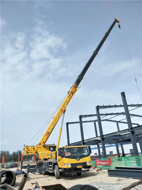 清新区超高层建筑钢结构吊装案例